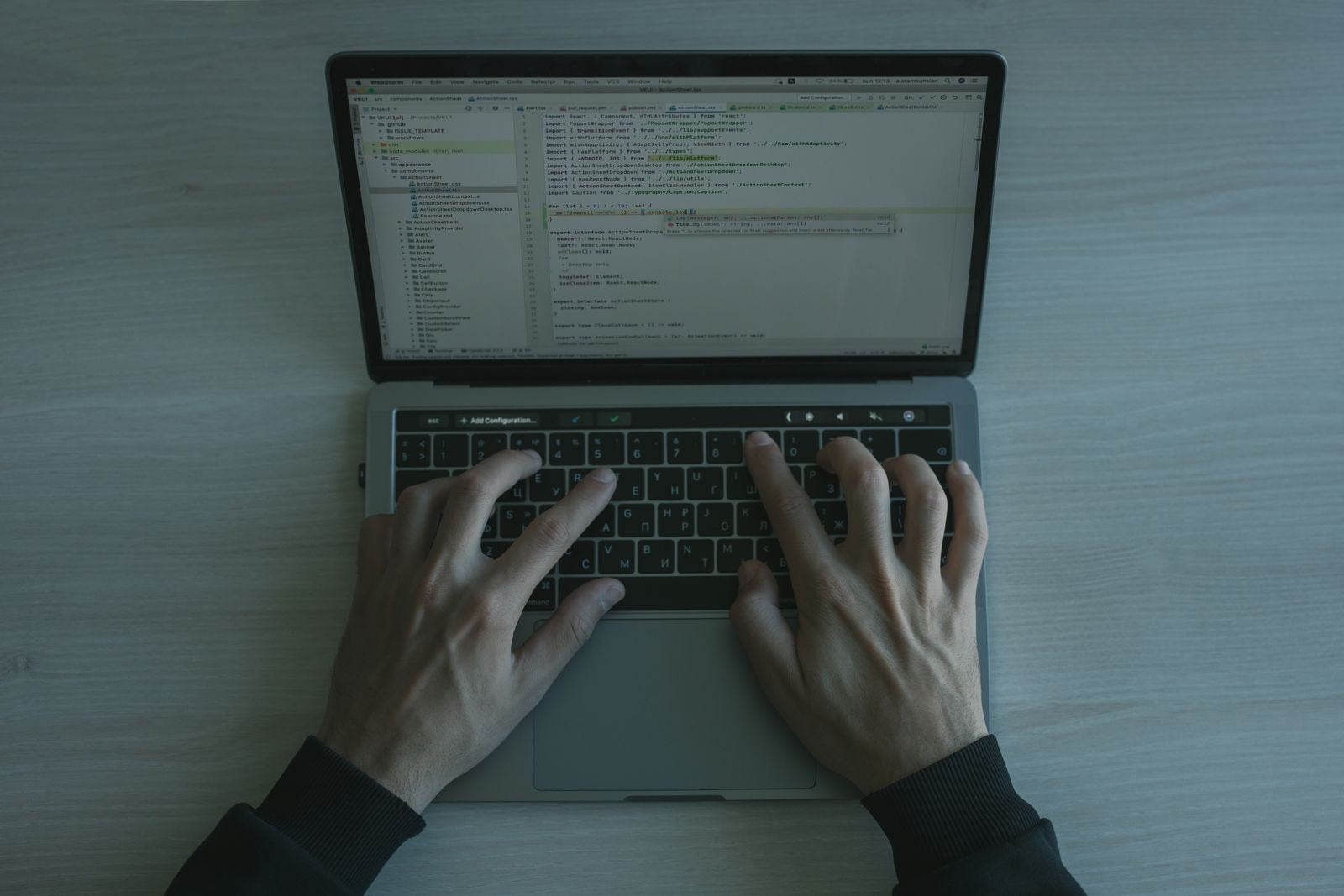 Hands working on a laptop, managing a project through an online platform
